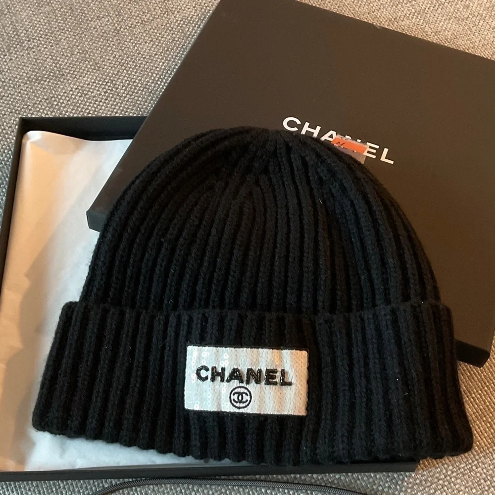 Authentic CHANEL 100% cashmere Black sequin Knit Beanie